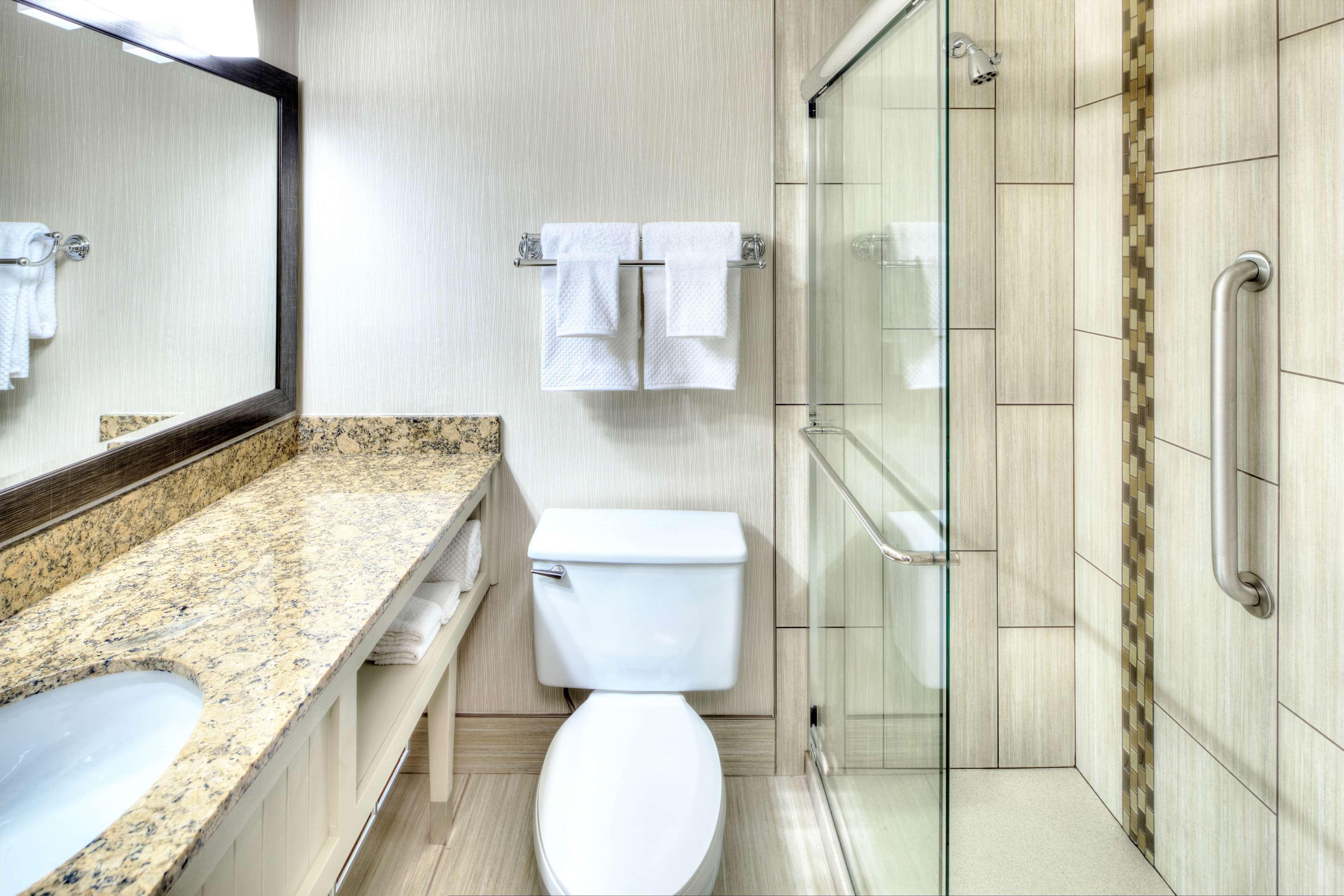 Doubletree By Hilton Madison Downtown Hotell Exteriör bild